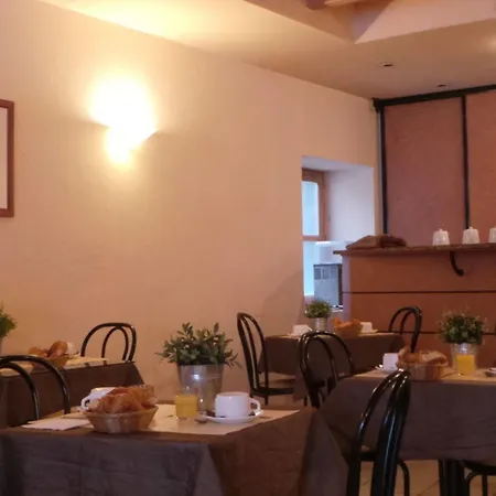 Otel Logis Saint Jacques Valence (Drome)