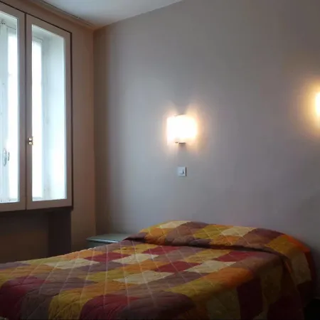 Hotel Logis Saint Jacques 2*