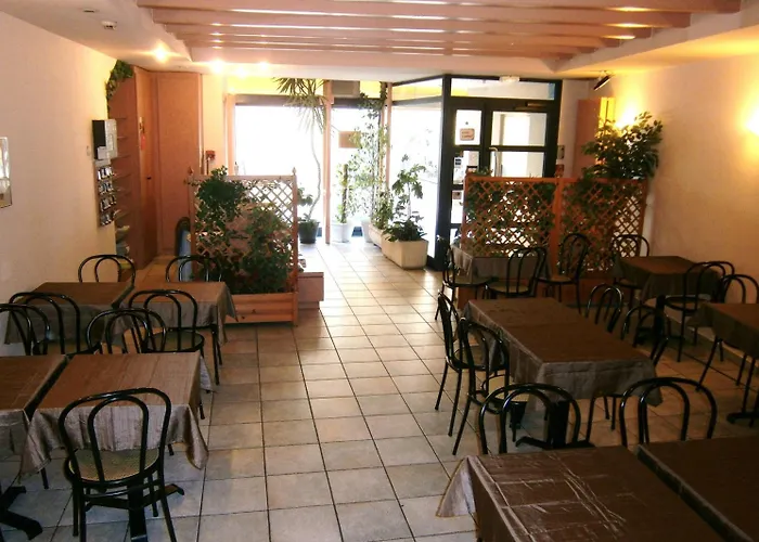 Otel Logis Saint Jacques Valence (Drome)