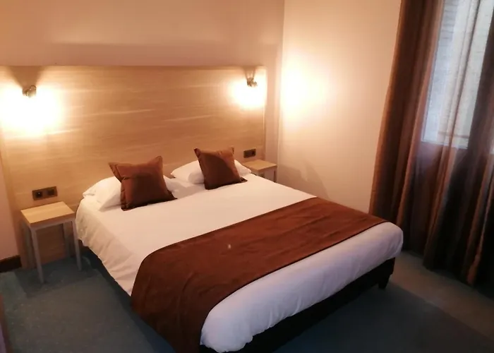 Otel Logis Saint Jacques 2*