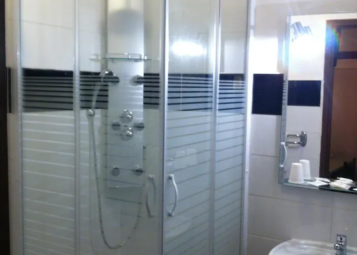 Logis Saint Jacques Otel 2*
