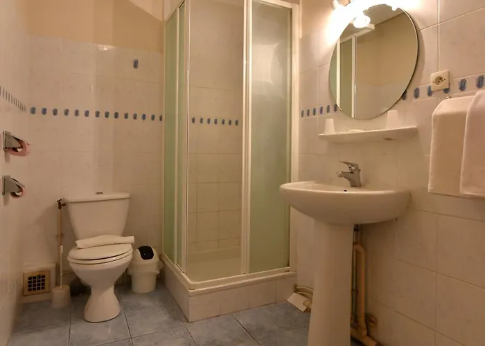 Otel Logis Saint Jacques 2*