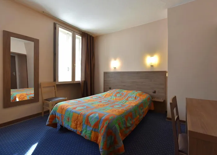 Logis Saint Jacques Otel 2*
