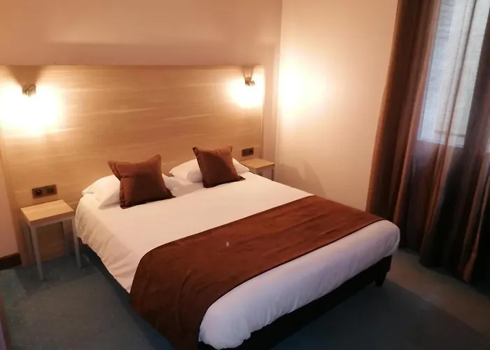 Otel Logis Saint Jacques 2*
