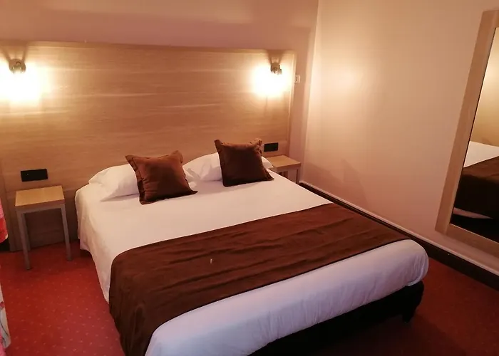 Otel Logis Saint Jacques 2*